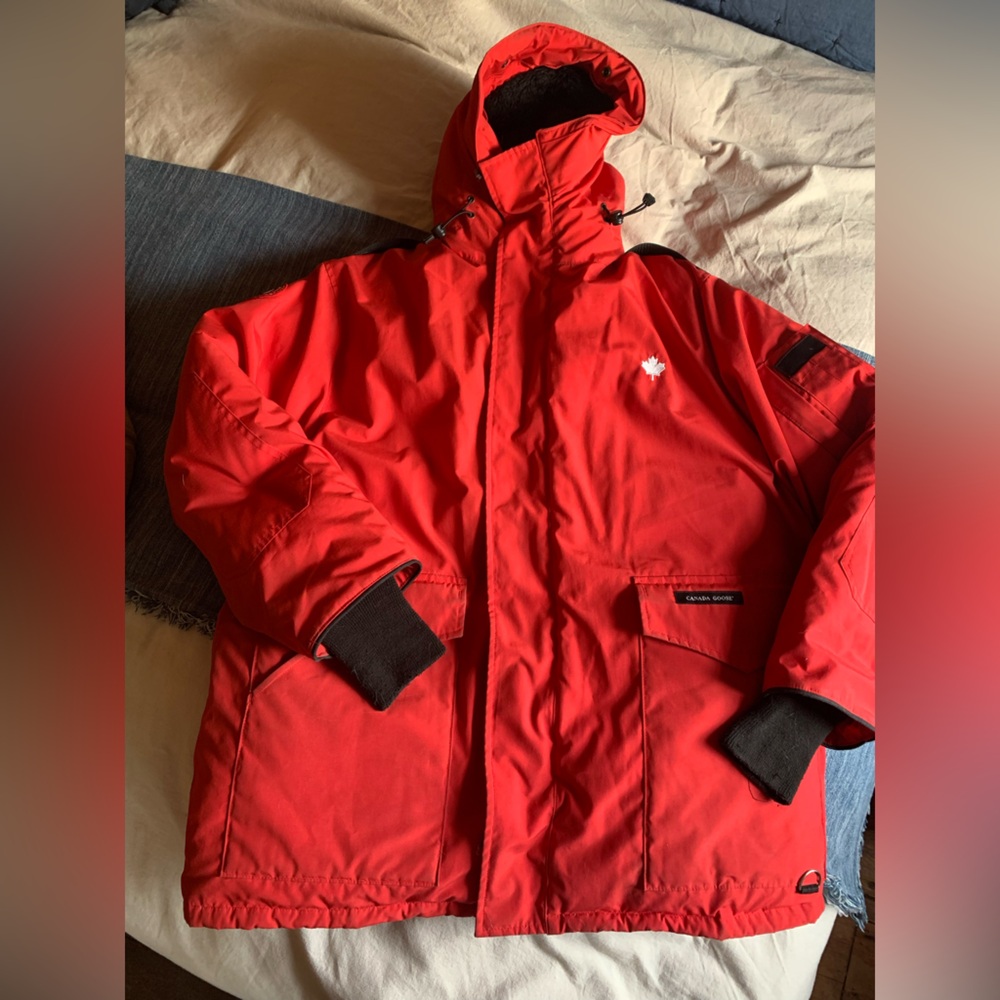 Canada Goose Men's XL Red Heli Arctic Down Puffer - no coyote fur included